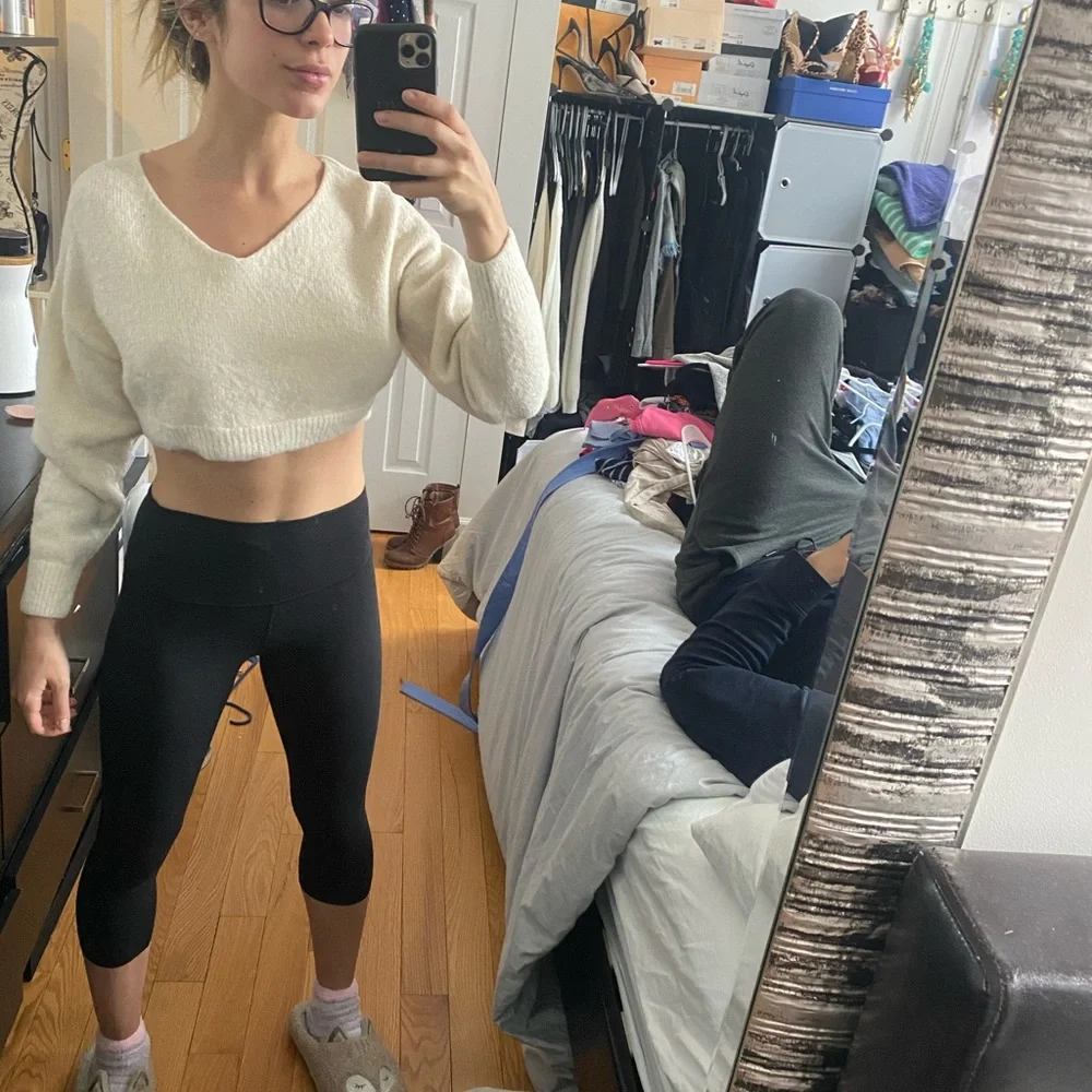 Crop top sweater - Picture 1 of 4